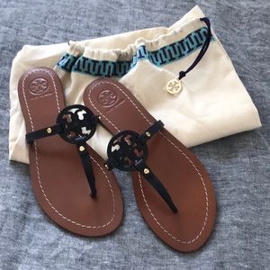 BRAND NEW, NEVER WORN Tory Burch Sandals with Bag